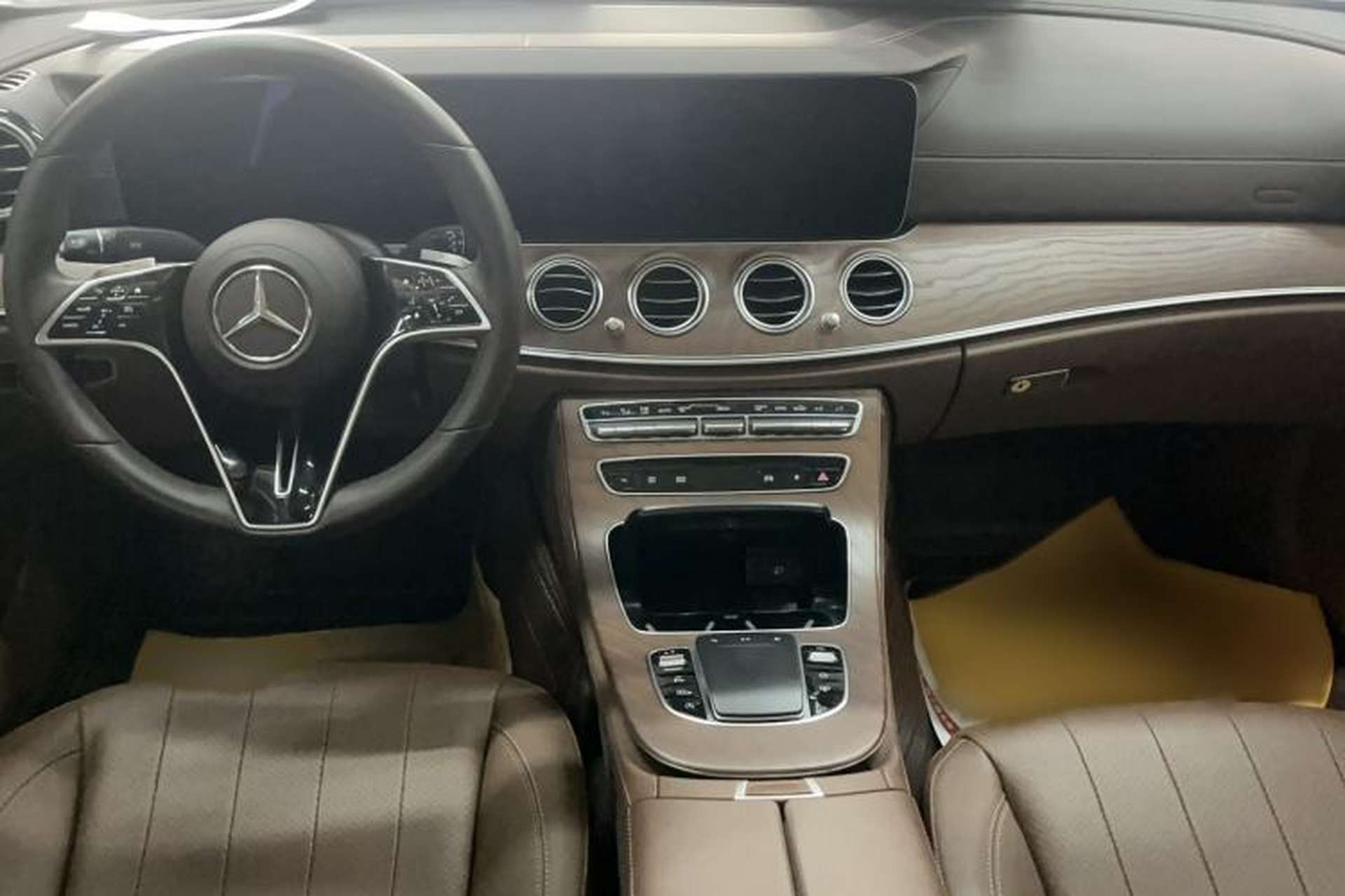 Used Mercedes-Benz E-Class 2021 Restyled E 300 L Luxury Edition Interior 3