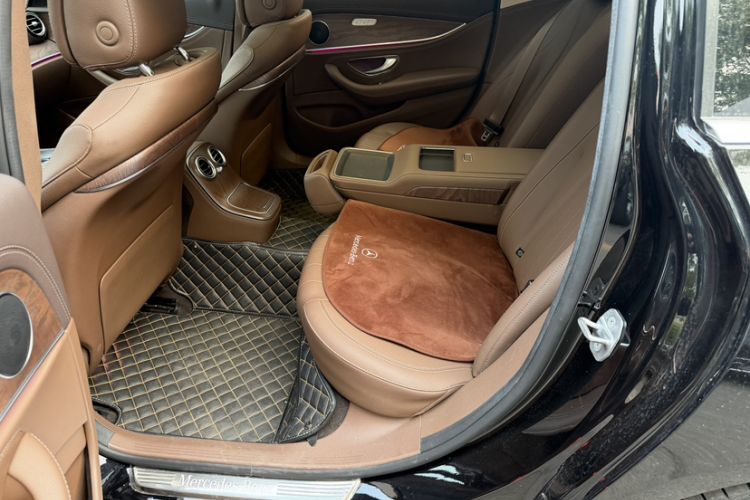 Used Mercedes-Benz E-Class 2021 E 260 L Interior 3