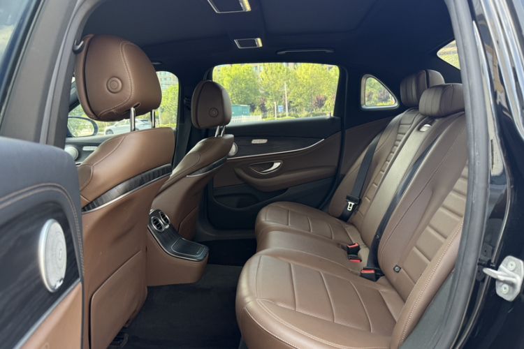 Used Mercedes-Benz E-Class 2021 E 300 L Sporty and Stylish Model Interior 3