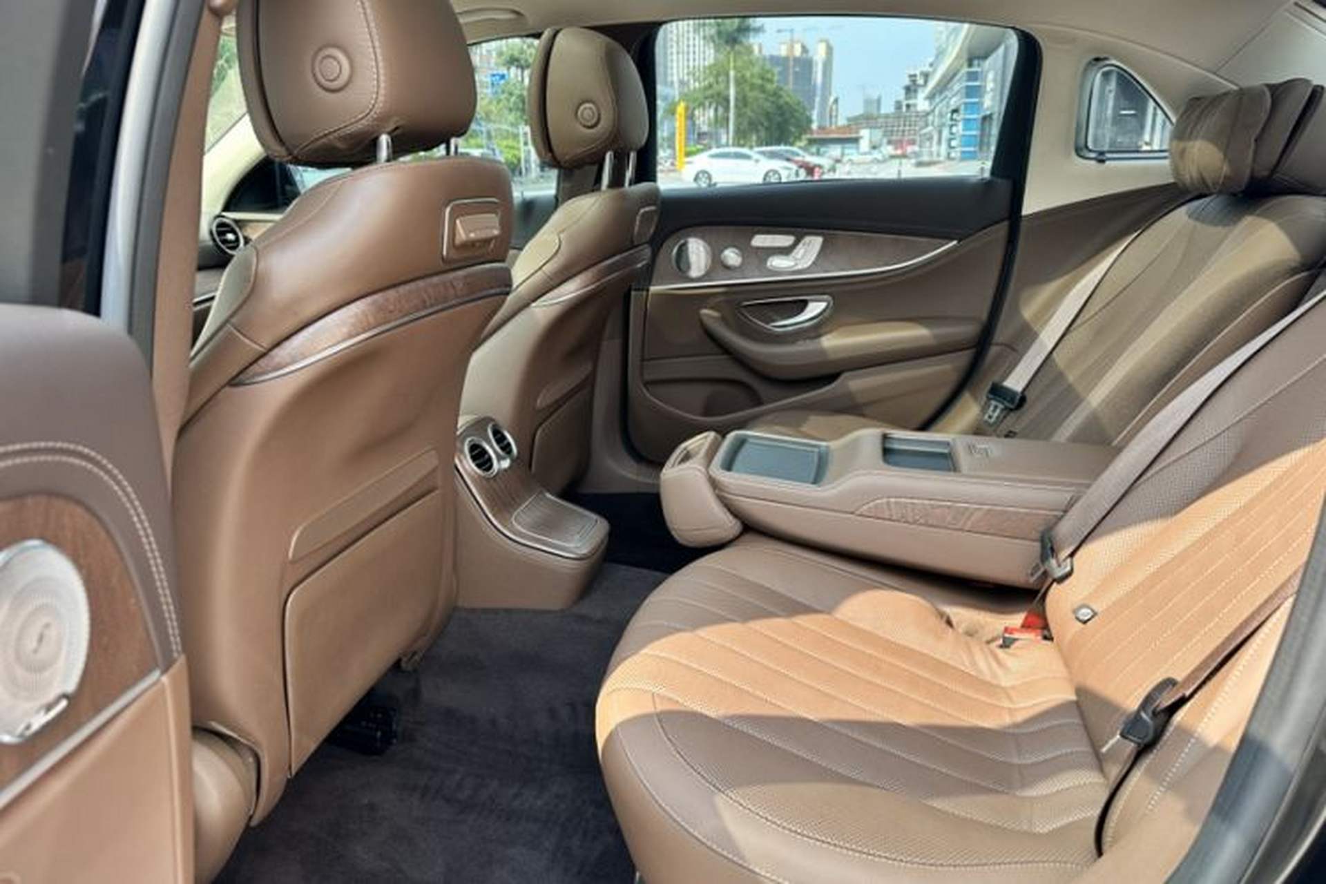 Used Mercedes-Benz E-Class 2021 E 300 L Premium Edition Interior 3