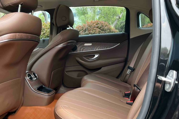 Used Mercedes-Benz E-Class 2021 E 260 L Interior 3