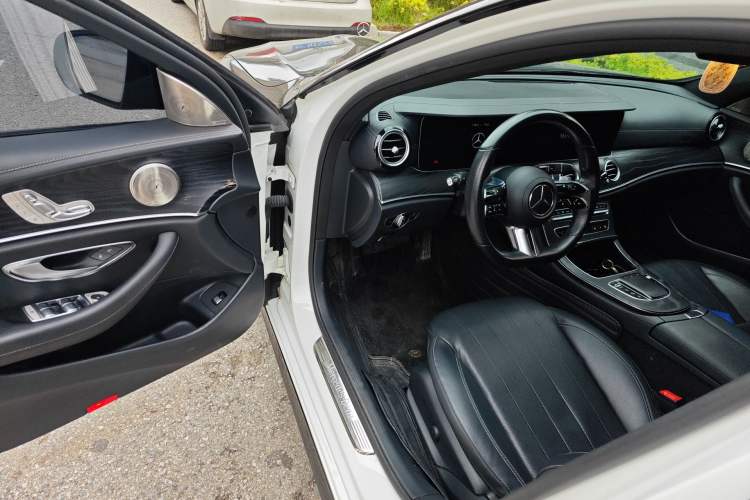 Used Mercedes-Benz E-Class 2021 E 260 Stylish Sports Edition Interior 3