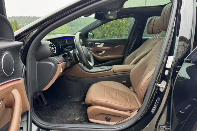 Used Mercedes-Benz E-Class 2021 E 300 L Sporty and Stylish Model Interior 3
