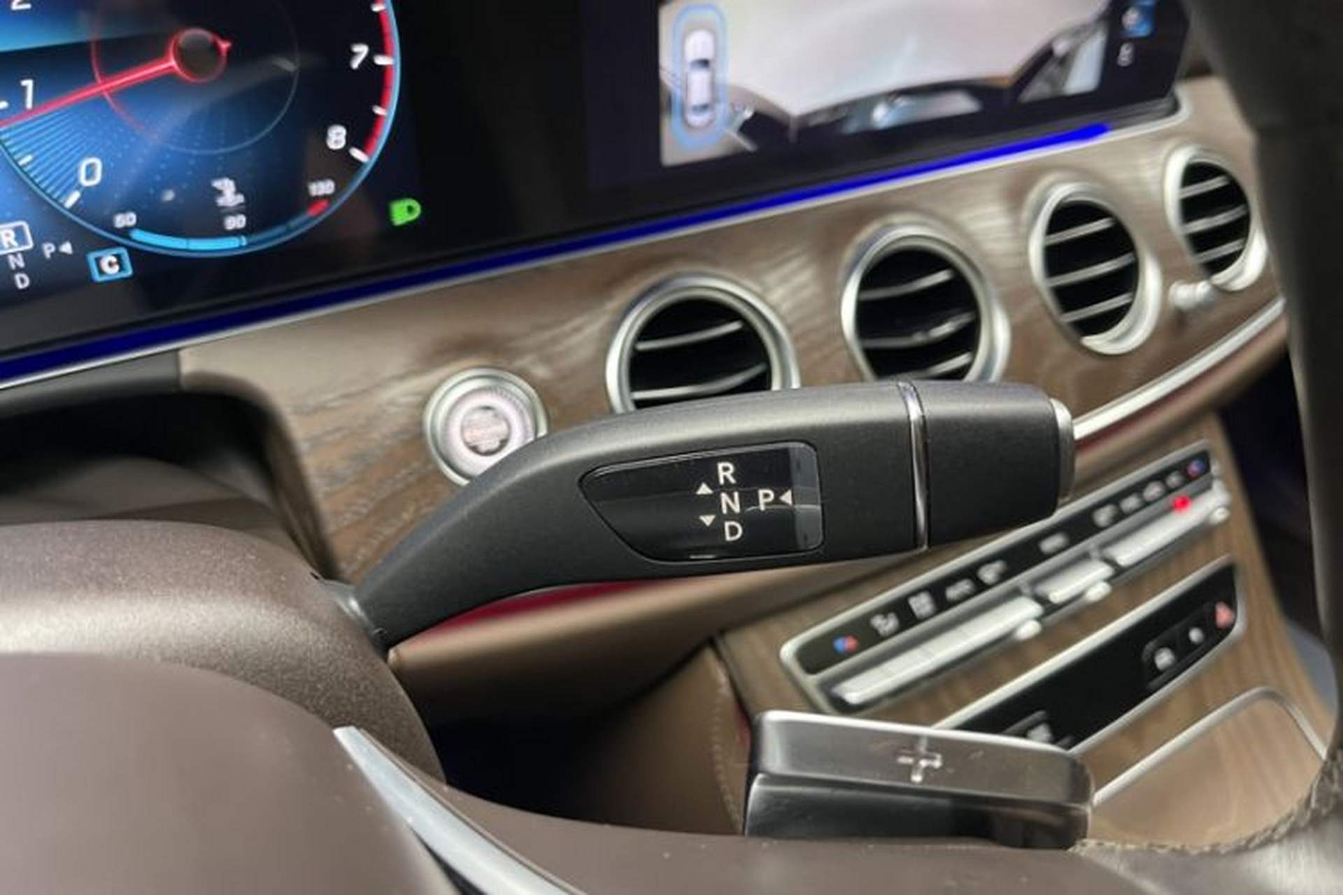 Used Mercedes-Benz E-Class 2021 E 300 L Premium Edition Interior 3