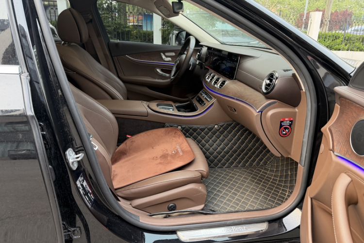 Used Mercedes-Benz E-Class 2021 E 260 L Interior 4