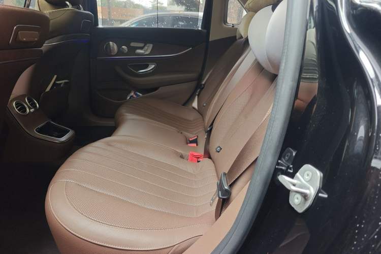 Used Mercedes-Benz E-Class 2021 E 300 L Premium Edition Interior 4