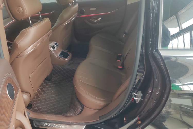 Used Mercedes-Benz E-Class 2021 Facelift E 300 L Stylish Edition Interior 4