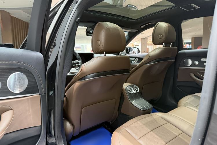 Used Mercedes-Benz E-Class 2021 E 300 L Sport Luxury Edition Interior 4