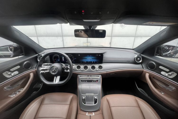 Used Mercedes-Benz E-Class 2021 E 300 L Sporty and Stylish Model Interior 4