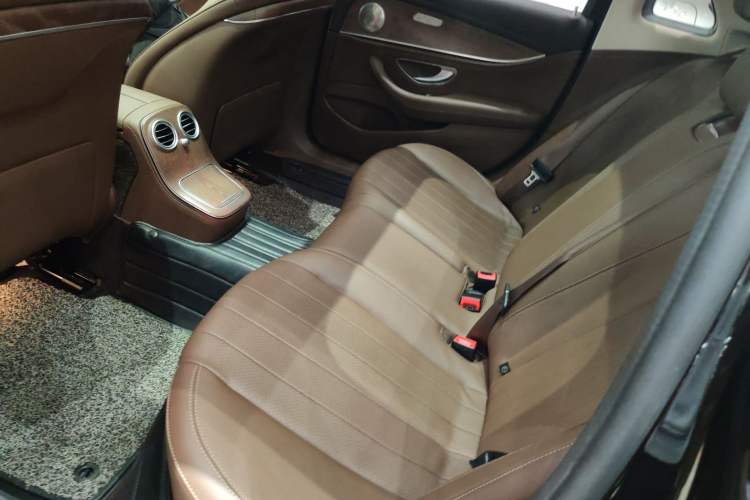 Used Mercedes-Benz E-Class 2021 Facelift E 260 L Interior 4