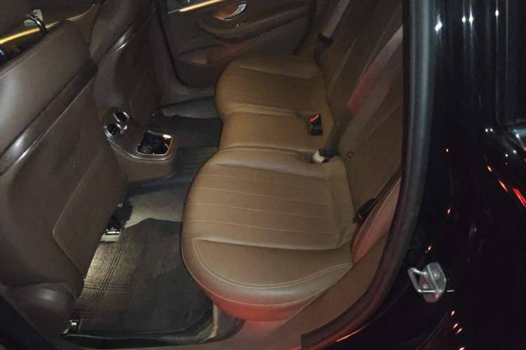Used Mercedes-Benz E-Class 2021 E 300 L Luxury Model Interior 4