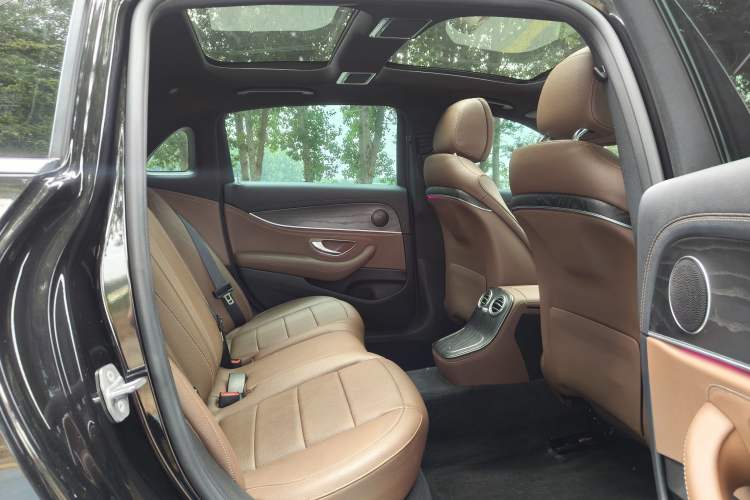 Used Mercedes-Benz E-Class 2021 E 300 L Sporty and Stylish Model Interior 5