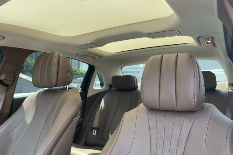 Used Mercedes-Benz E-Class 2021 Facelift E 260 L Interior 5