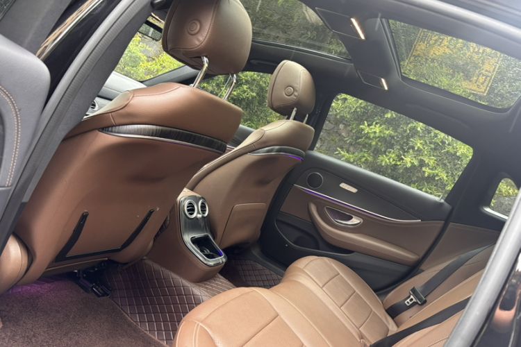 Used Mercedes-Benz E-Class 2021 E 300 L Sporty and Stylish Model Interior 5