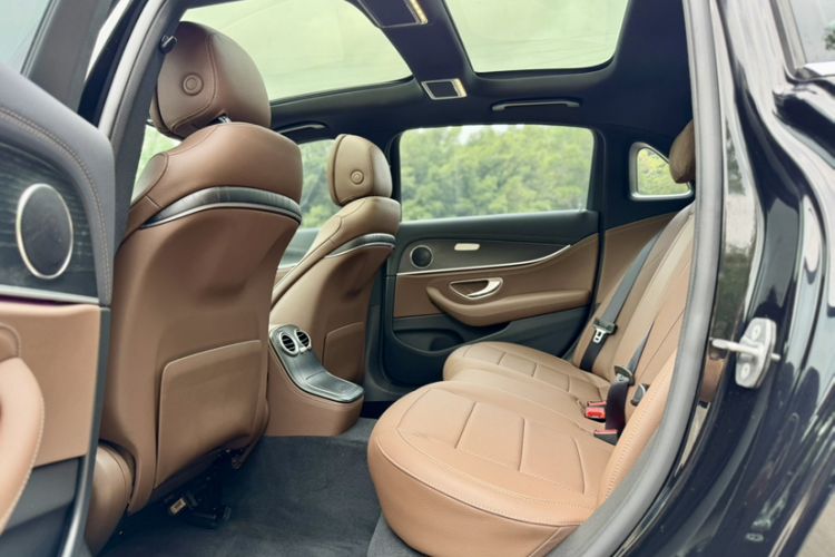Used Mercedes-Benz E-Class 2021 E 300 L Sporty and Stylish Model Interior 5