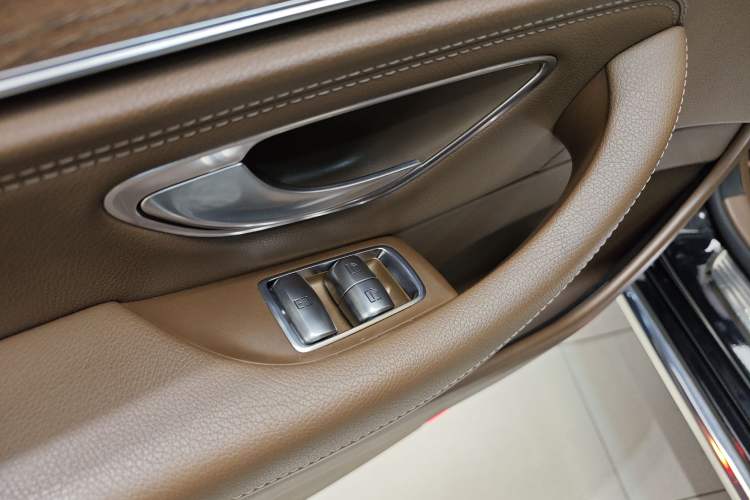 Used Mercedes-Benz E-Class 2021 Facelift E 300 L Stylish Edition Interior 5