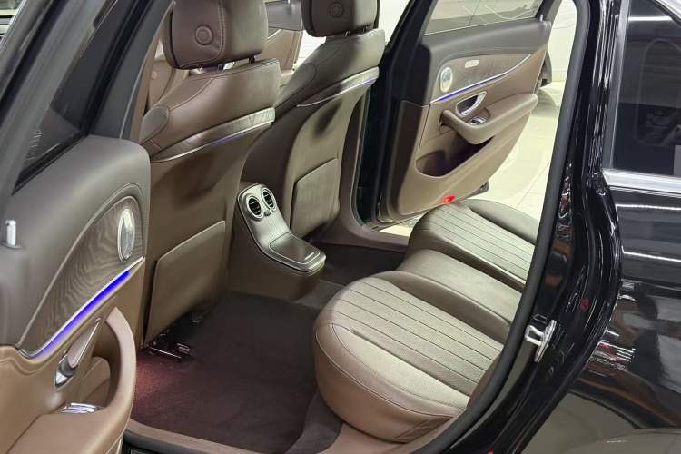 Used Mercedes-Benz E-Class 2021 E 260 L Interior 5