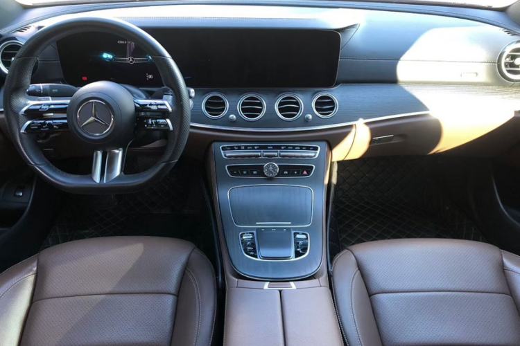 Used Mercedes-Benz E-Class 2021 E 300 L Sporty and Stylish Model Interior 6