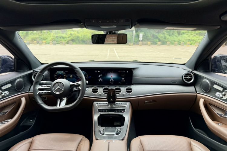 Used Mercedes-Benz E-Class 2021 E 300 L Sporty and Stylish Model Interior 7
