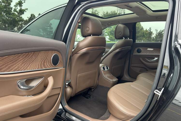 Used Mercedes-Benz E-Class 2021 Facelift E 300 L Stylish Edition Interior 8