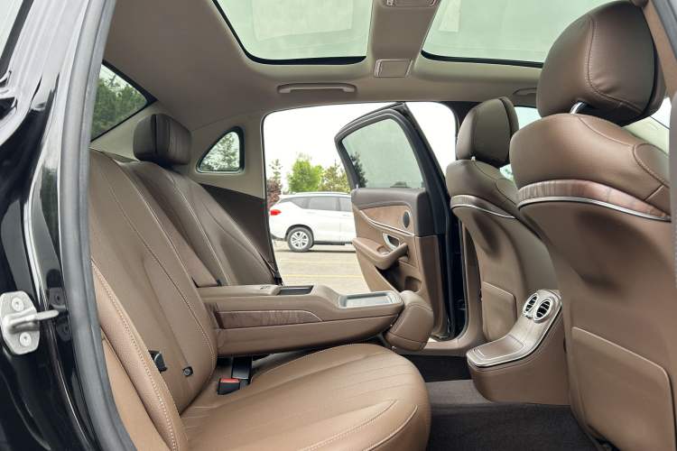 Used Mercedes-Benz E-Class 2021 Facelift E 300 L Stylish Edition Interior 9