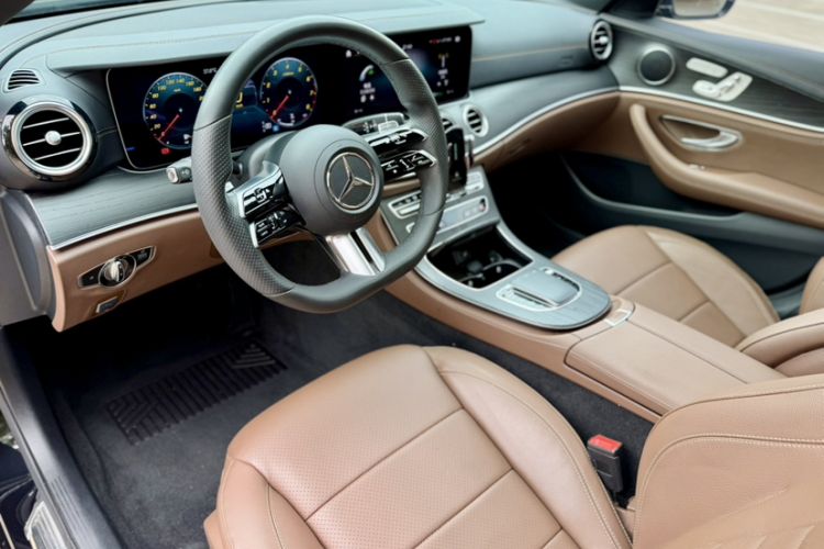 Used Mercedes-Benz E-Class 2021 E 300 L Sporty and Stylish Model Interior 9