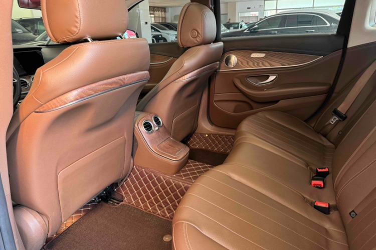 Used Mercedes-Benz E-Class 2021 Facelift E 260 L Interior 9