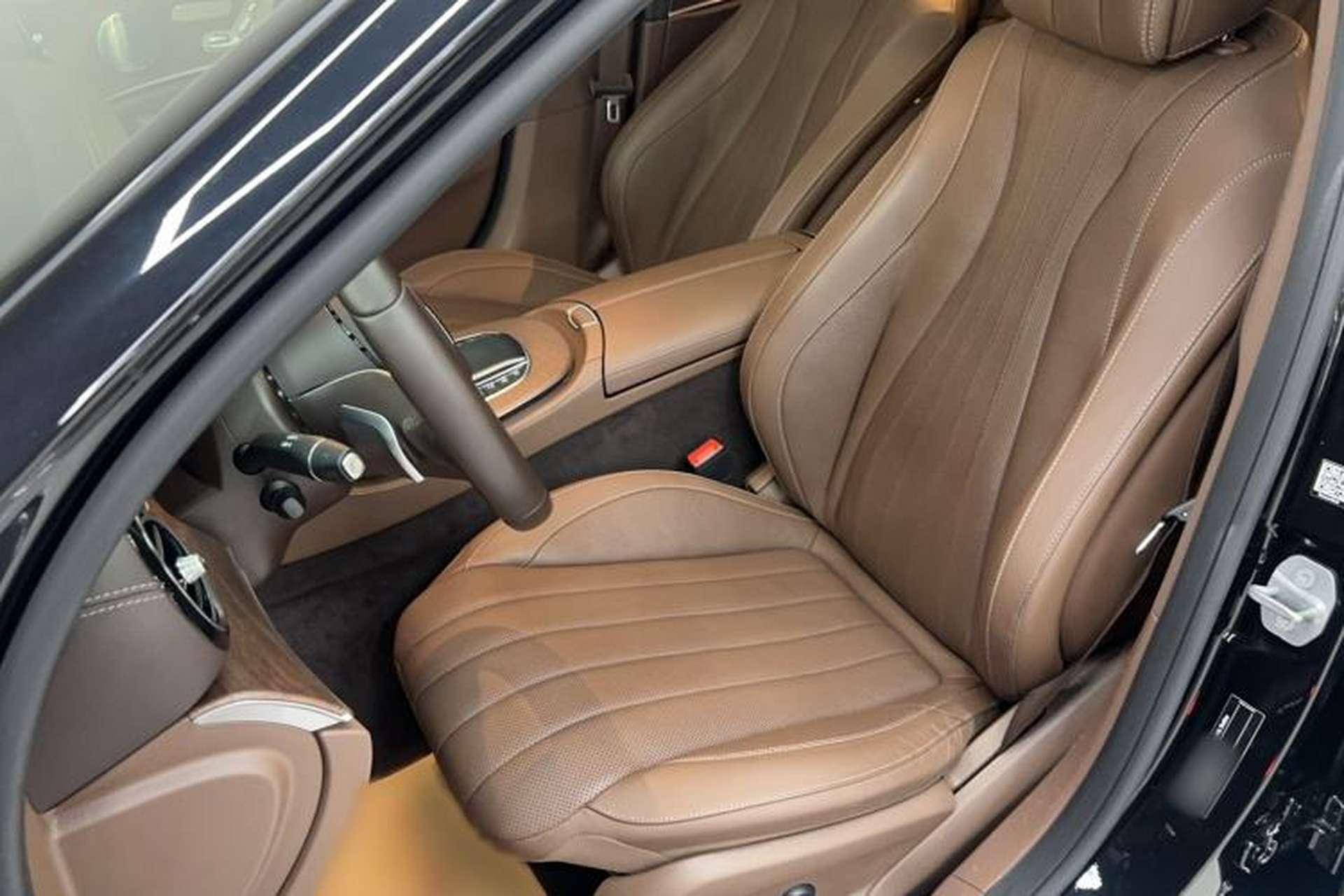 Used Mercedes-Benz E-Class 2021 E 300 L Premium Edition Left Front Seat