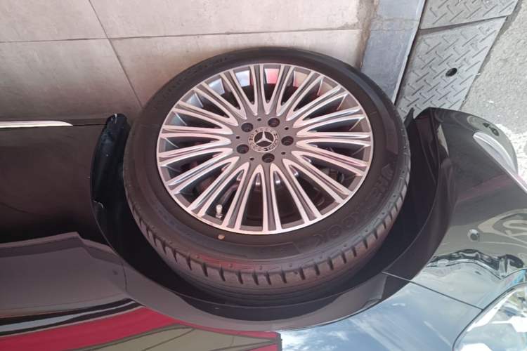 Used Mercedes-Benz E-Class 2021 Restyled E 300 L Luxury Edition Left Front Wheel Hub