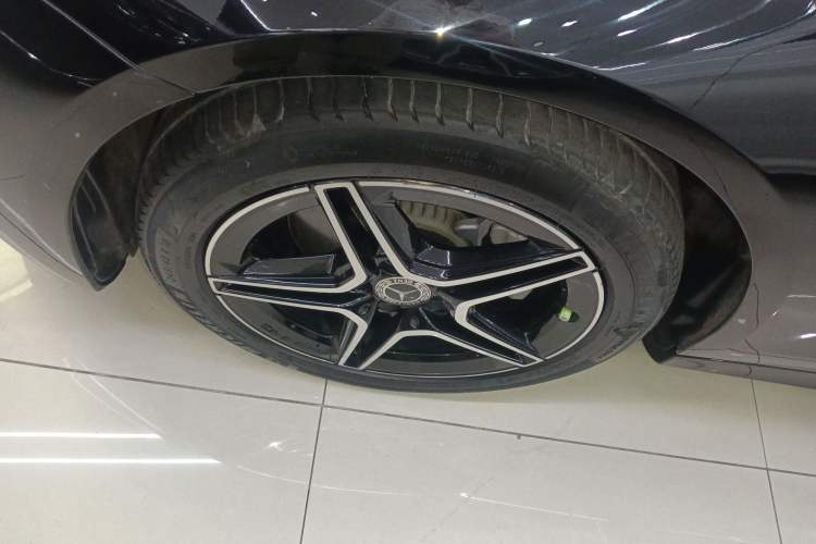 Used Mercedes-Benz E-Class 2021 Updated E 260 Fashion Sport Edition Left Front Wheel Hub