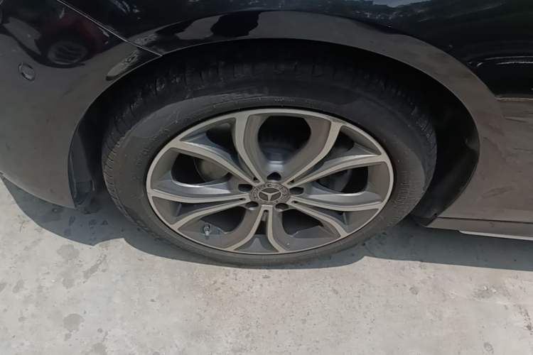 Used Mercedes-Benz E-Class 2021 Restyled E 300 L Sport Luxury Edition Left Front Wheel Hub