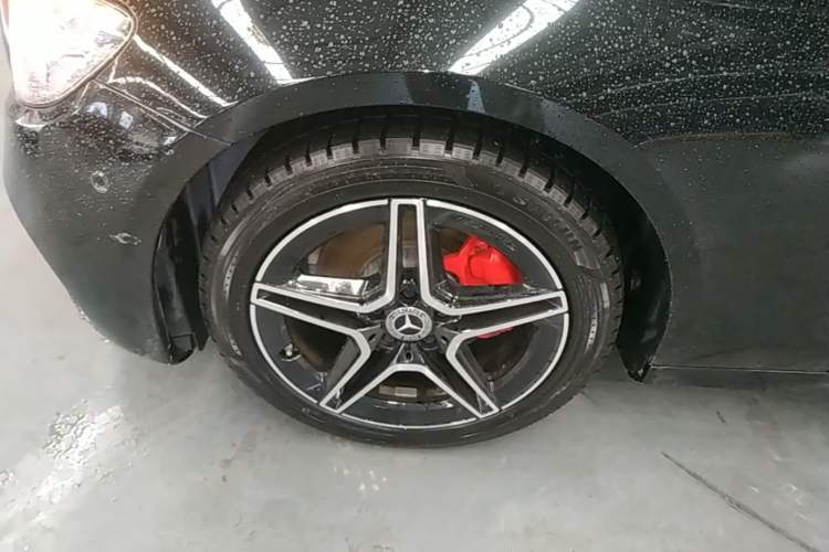 Used Mercedes-Benz E-Class 2021 Updated E 260 Fashion Sport Edition Left Front Wheel Hub