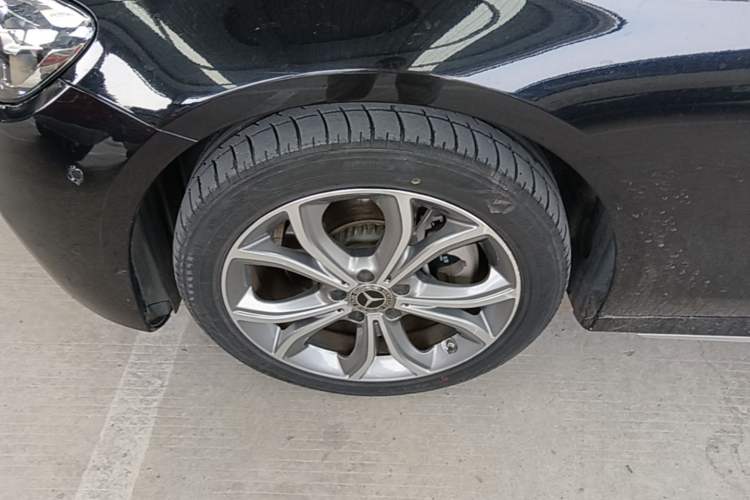 Used Mercedes-Benz E-Class 2021 E 300 L Sport Luxury Edition Left Front Wheel Hub