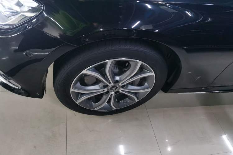 Used Mercedes-Benz E-Class 2021 E 300 L Sport Luxury Edition Left Front Wheel Hub