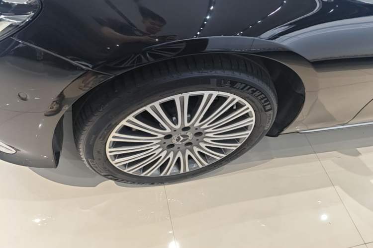 Used Mercedes-Benz E-Class 2021 Facelift E 300 L Stylish Edition Left Front Wheel Hub
