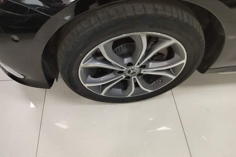 Used Mercedes-Benz E-Class 2021 Restyled E 300 L Sport Luxury Edition Left Front Wheel Hub