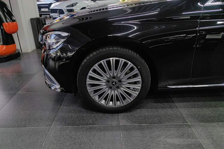Used Mercedes-Benz E-Class 2021 E 300 L Stylish Model Left Front Wheel Hub