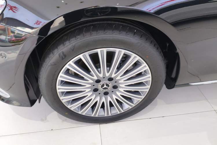 Used Mercedes-Benz E-Class 2021 E 300 L Luxury Model Left Front Wheel Hub