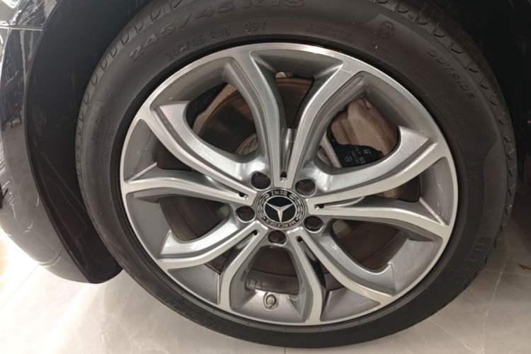 Used Mercedes-Benz E-Class 2021 E 300 L Sport Premium Edition Left Front Wheel Hub