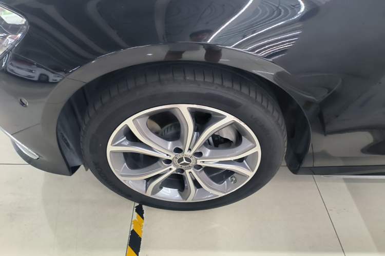 Used Mercedes-Benz E-Class 2021 E 300 L Sporty and Stylish Model Left Front Wheel Hub