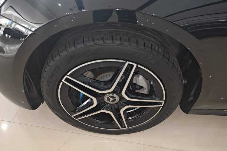 Used Mercedes-Benz E-Class 2021 Updated E 260 Fashion Sport Edition Left Front Wheel Hub