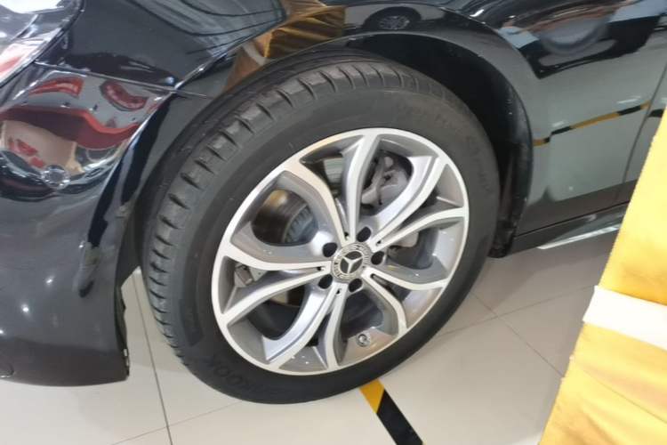 Used Mercedes-Benz E-Class 2021 Restyled E 300 L Sport Luxury Edition Left Front Wheel Hub