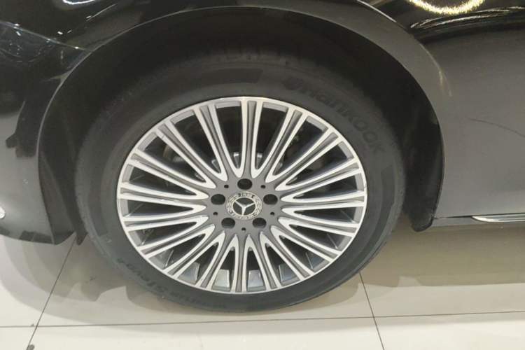 Used Mercedes-Benz E-Class 2021 Restyled E 300 L Luxury Edition Left Front Wheel Hub