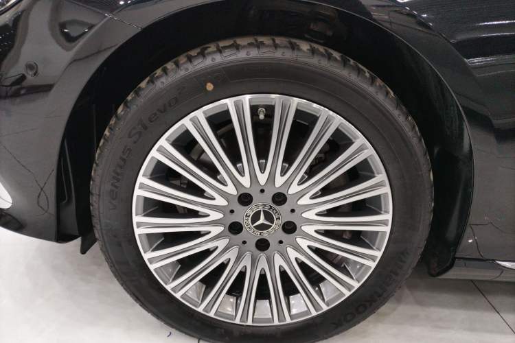 Used Mercedes-Benz E-Class 2021 Facelift E 300 L Stylish Edition Left Front Wheel Hub
