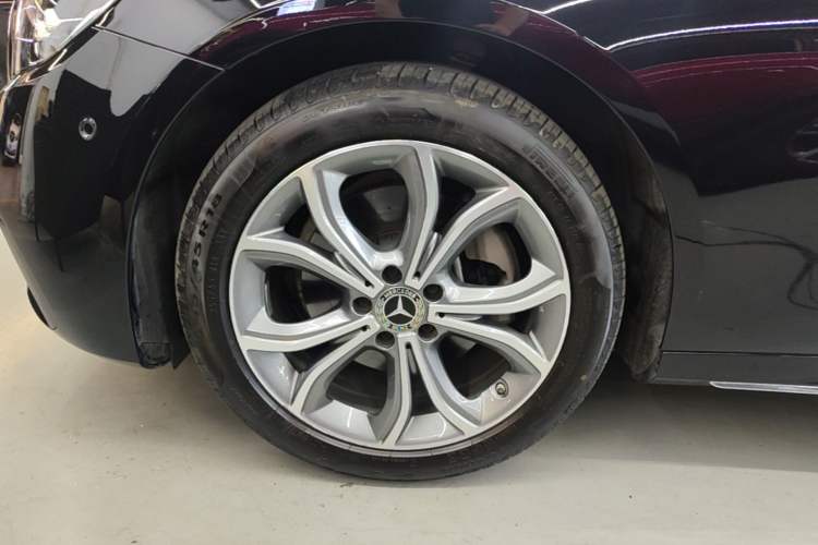 Used Mercedes-Benz E-Class 2021 E 300 L Sport Luxury Edition Left Front Wheel Hub
