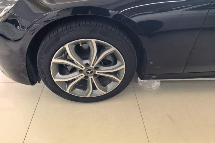 Used Mercedes-Benz E-Class 2021 E 300 L Sporty and Stylish Model Left Front Wheel Hub