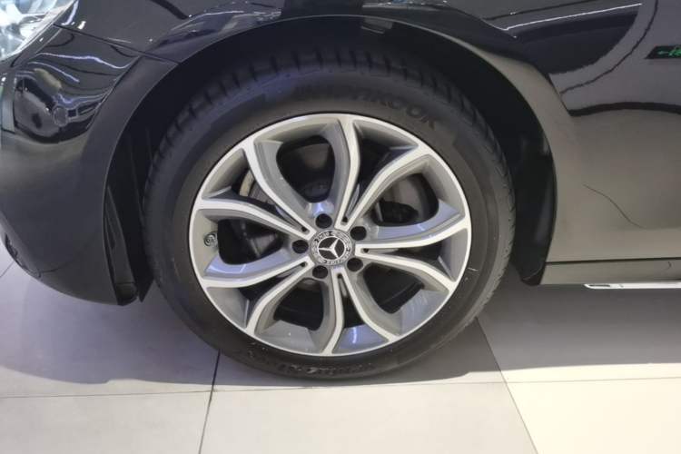 Used Mercedes-Benz E-Class 2021 Restyled E 300 L Sporty and Stylish Edition Left Front Wheel Hub