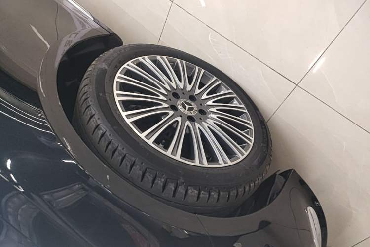 Used Mercedes-Benz E-Class 2021 Restyled E 300 L Luxury Edition Left Front Wheel Hub