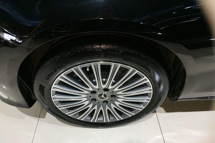 Used Mercedes-Benz E-Class 2021 E 300 L Stylish Model Left Front Wheel Hub