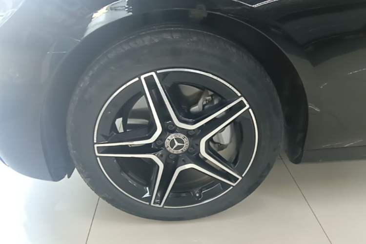 Used Mercedes-Benz E-Class 2021 Updated E 260 Fashion Sport Edition Left Front Wheel Hub